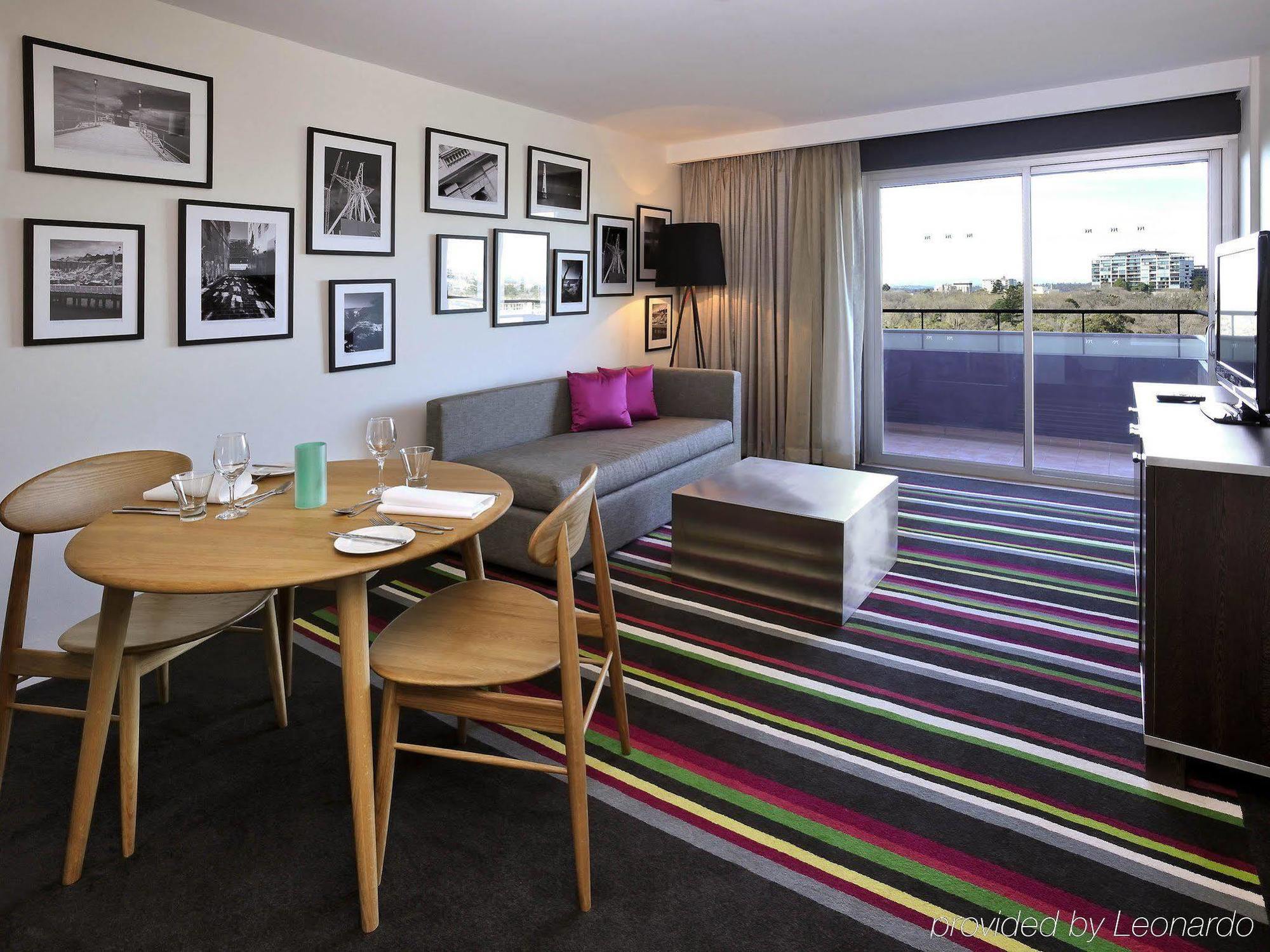 Mercure Melbourne Treasury Gardens Екстериор снимка