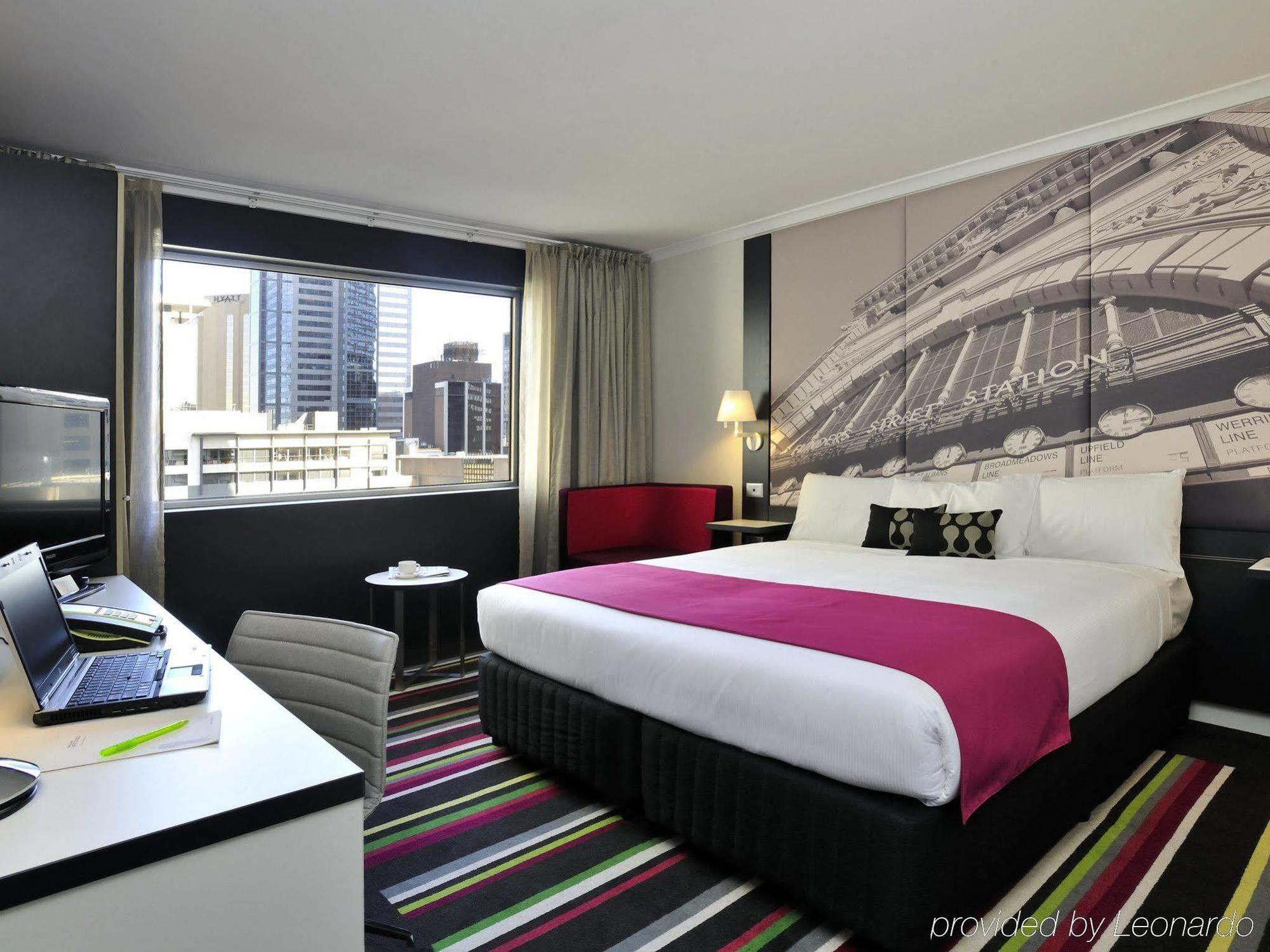 Mercure Melbourne Treasury Gardens Екстериор снимка