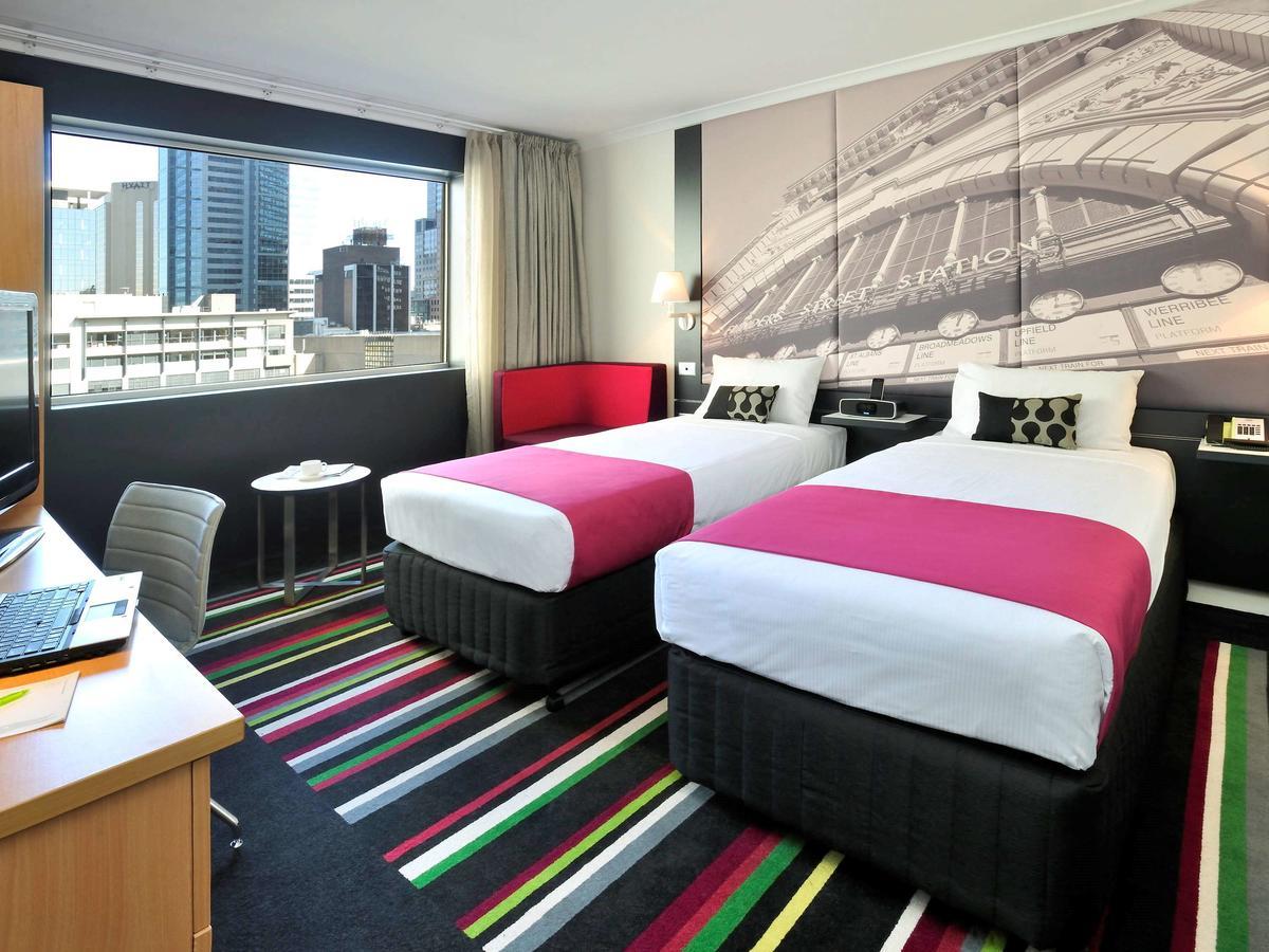 Mercure Melbourne Treasury Gardens Екстериор снимка